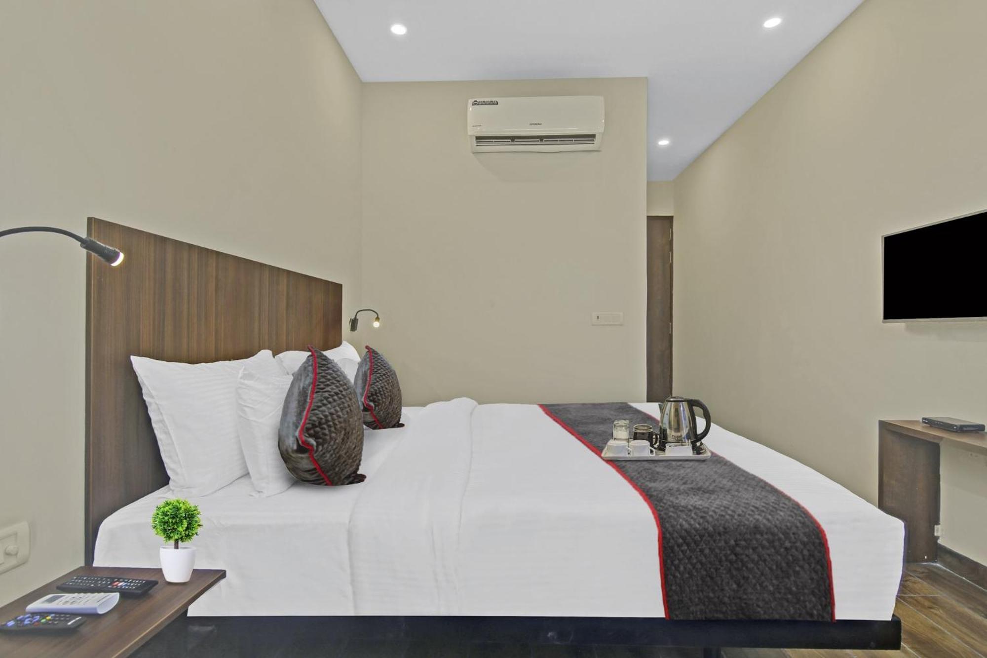 Hotel Townhouse Golden Frame Ghaziabad Exterior foto