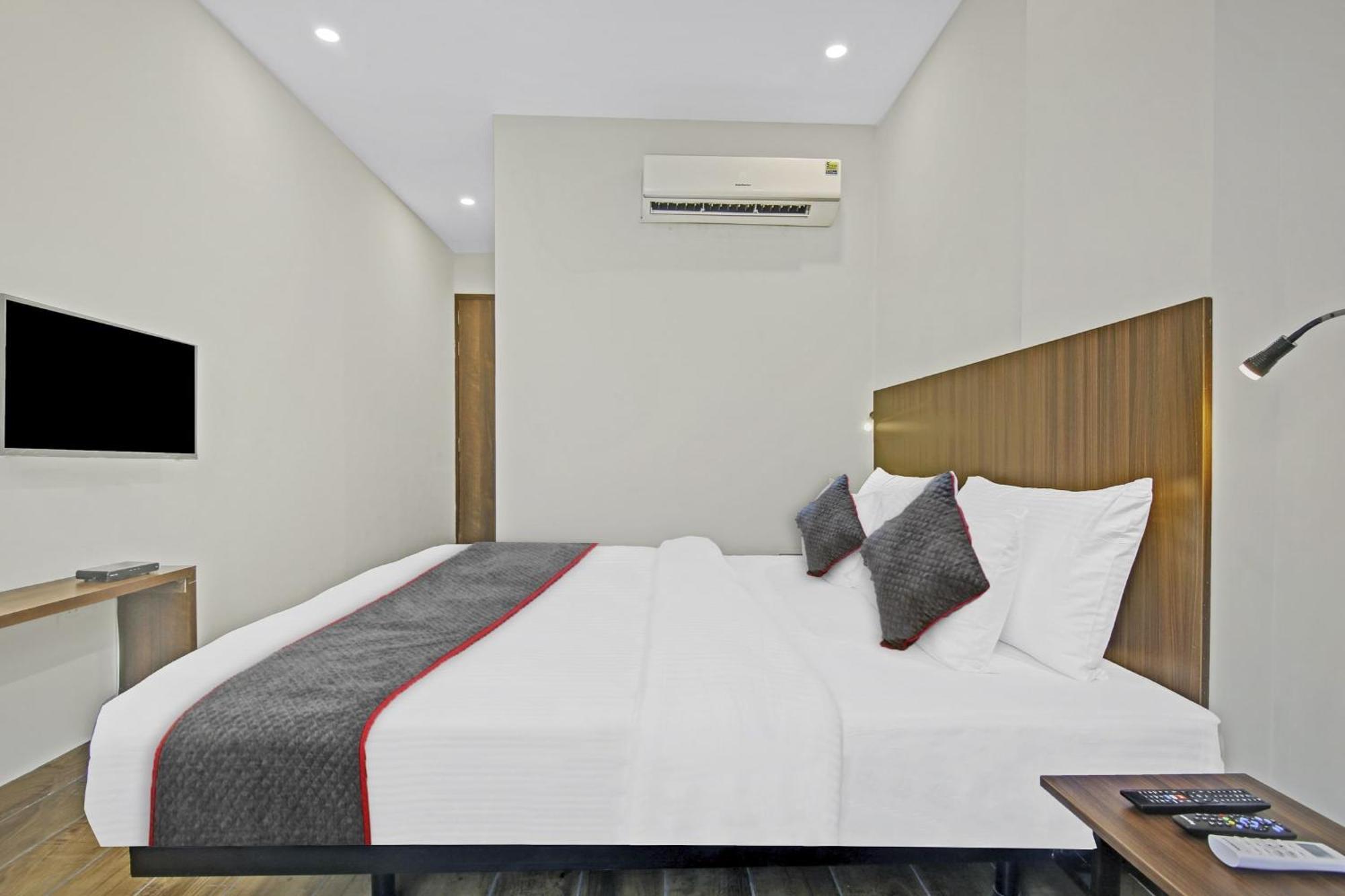 Hotel Townhouse Golden Frame Ghaziabad Exterior foto