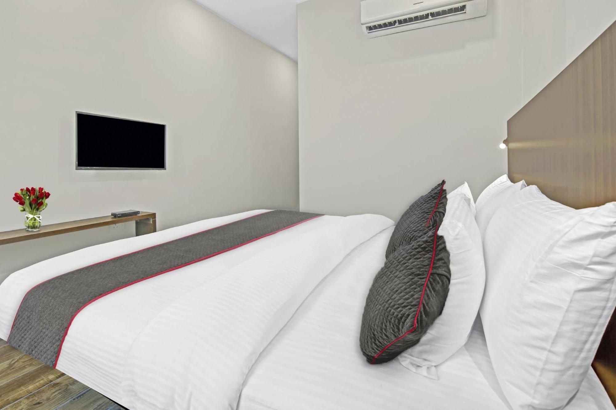 Hotel Townhouse Golden Frame Ghaziabad Exterior foto