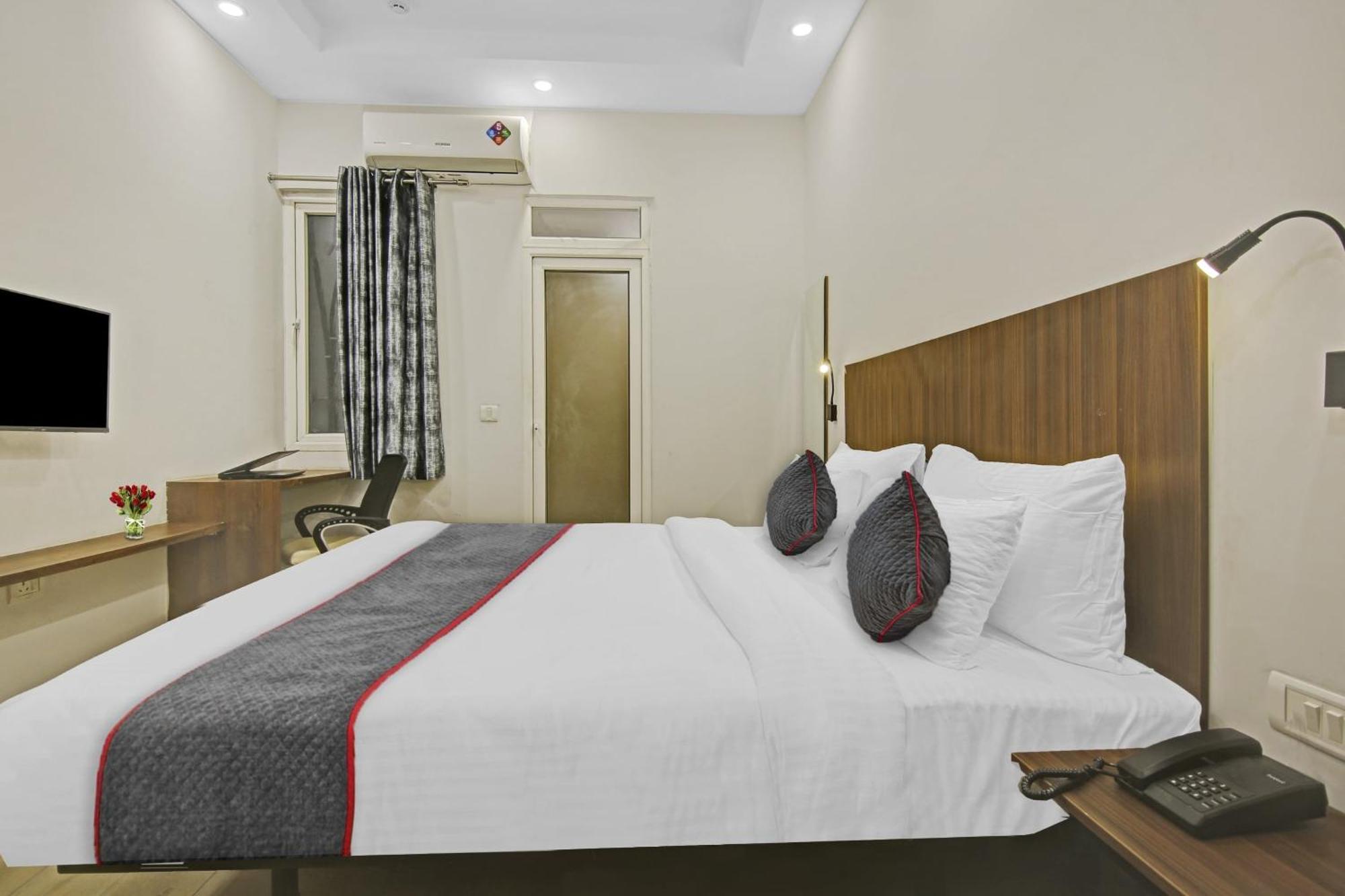 Hotel Townhouse Golden Frame Ghaziabad Exterior foto