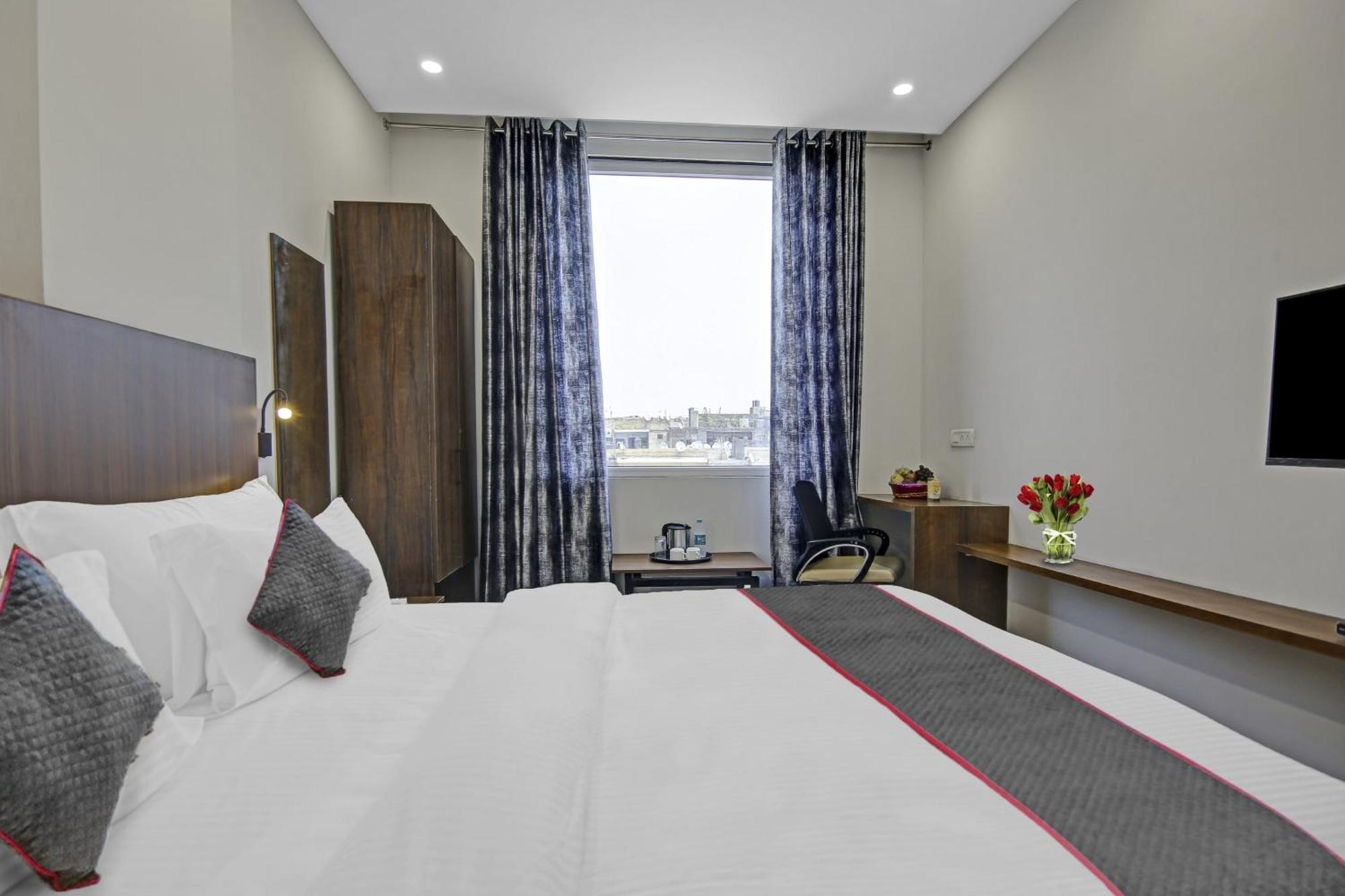 Hotel Townhouse Golden Frame Ghaziabad Exterior foto
