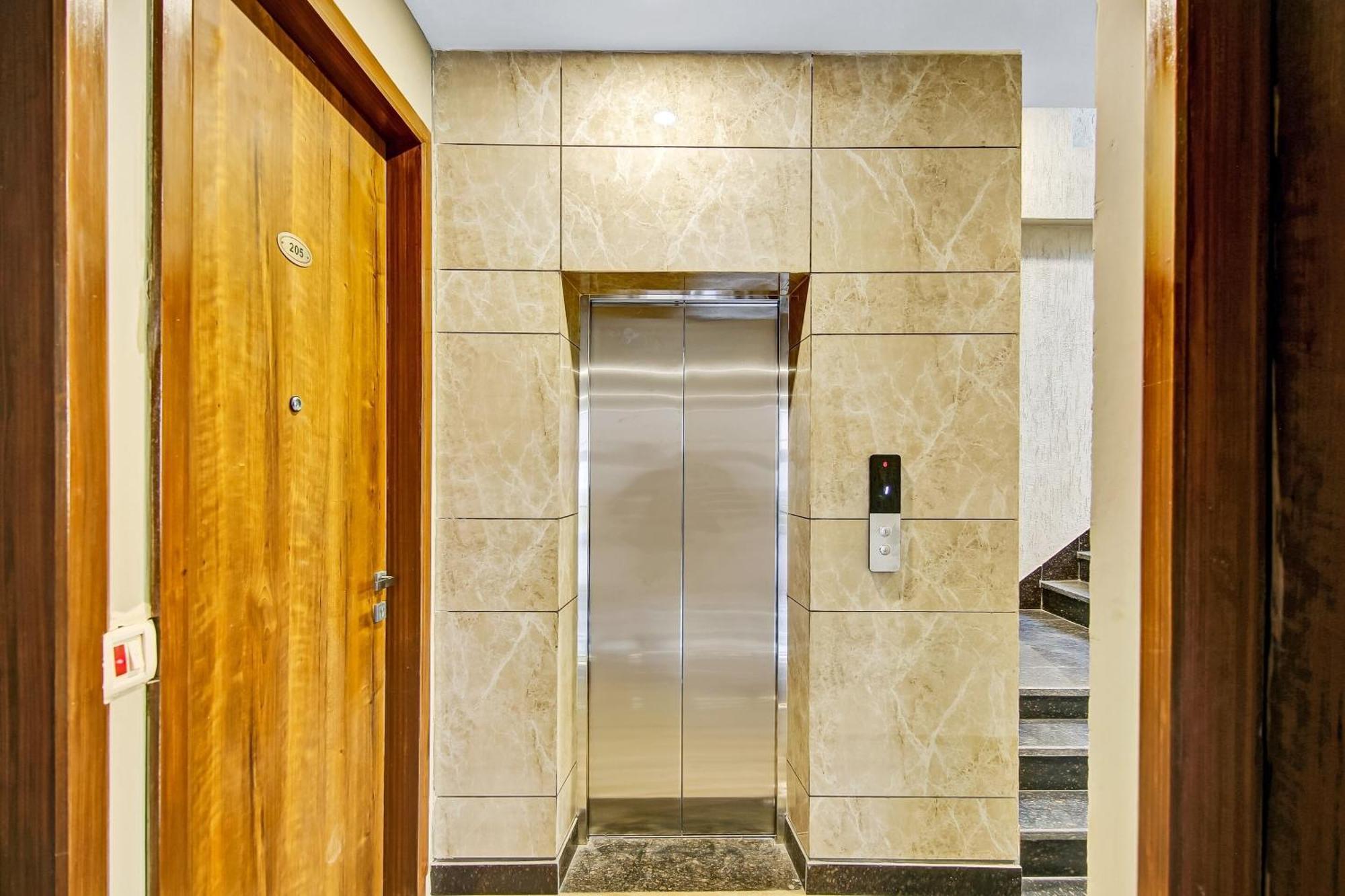 Hotel Townhouse Golden Frame Ghaziabad Exterior foto