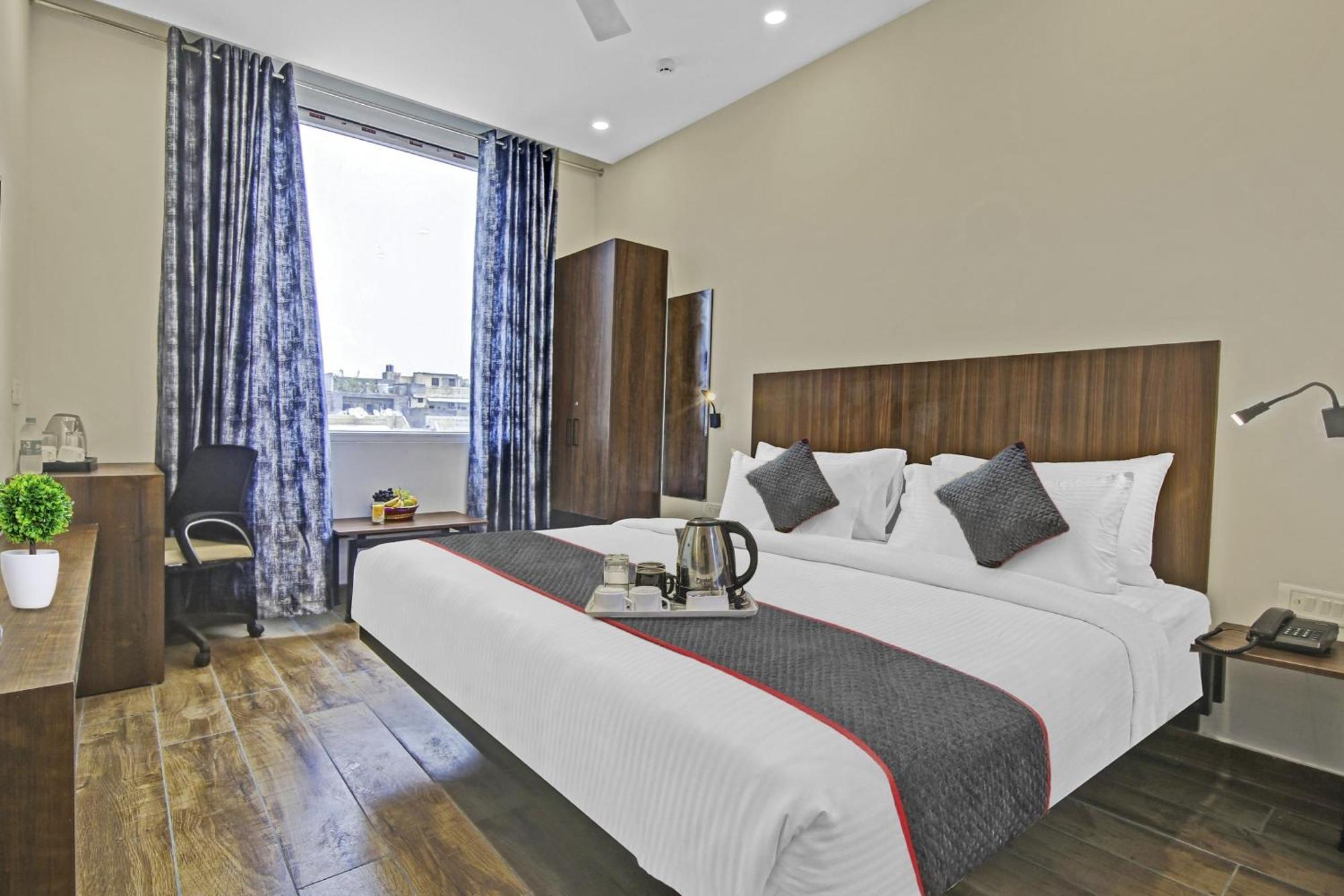 Hotel Townhouse Golden Frame Ghaziabad Exterior foto