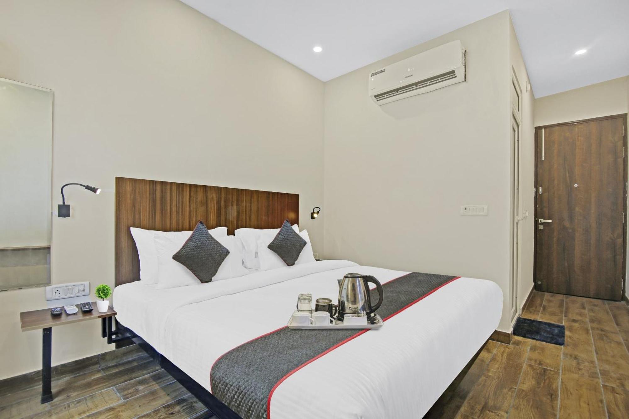 Hotel Townhouse Golden Frame Ghaziabad Exterior foto