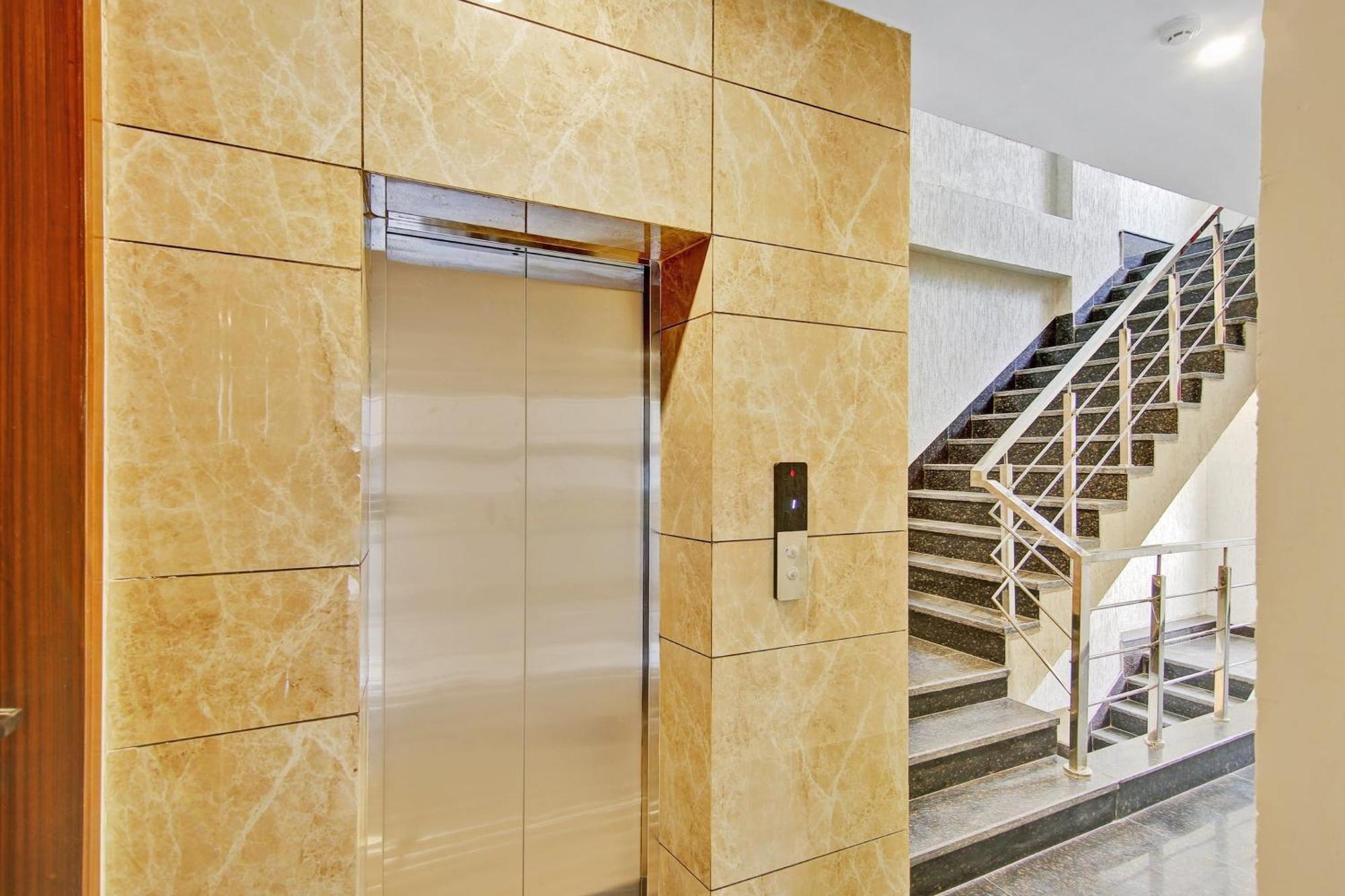 Hotel Townhouse Golden Frame Ghaziabad Exterior foto