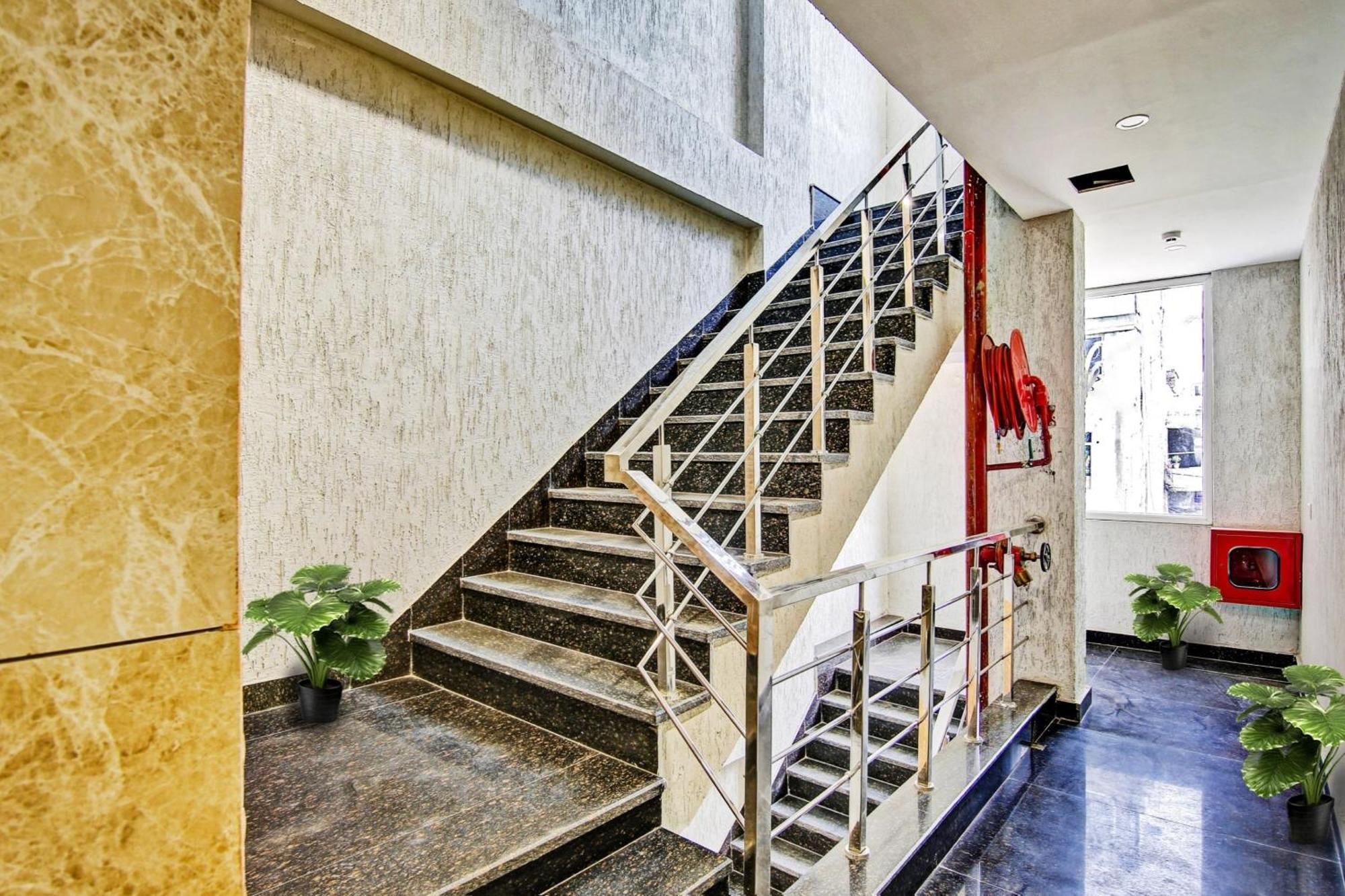 Hotel Townhouse Golden Frame Ghaziabad Exterior foto
